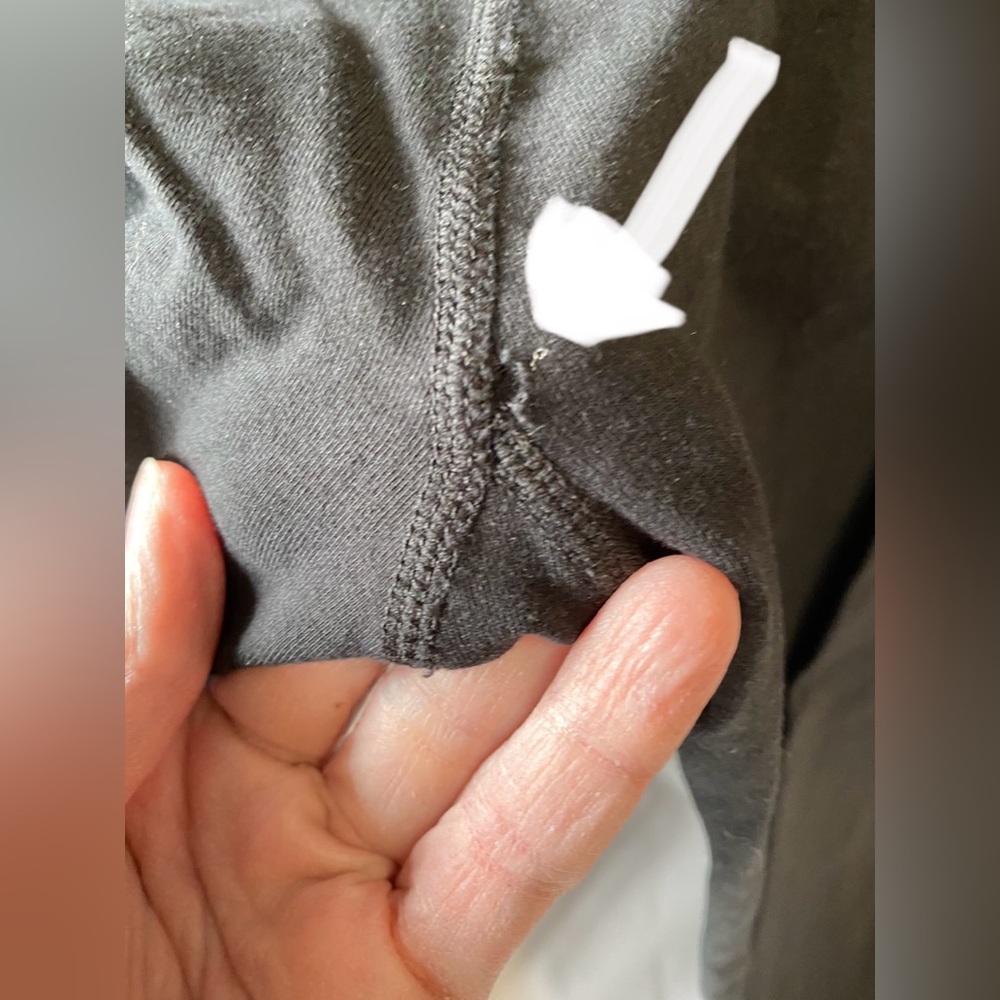 Lululemon Wunder Under Crop Black Size 6 Small hole in crotch - Picture 5 of 13
